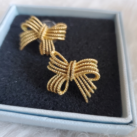 N/A Jewelry - Beautiful- Gold Bow Earrings